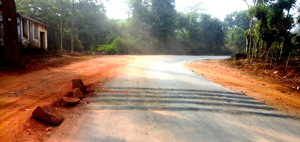 ವಾಹನ ಸಂಚಾರಕ್ಕೆ ವಿಘ್ನವಾಗಿರುವ ಅವೈಜ್ಞಾನಿಕ ಹಂಪ್ಸ್‌ಗಳು